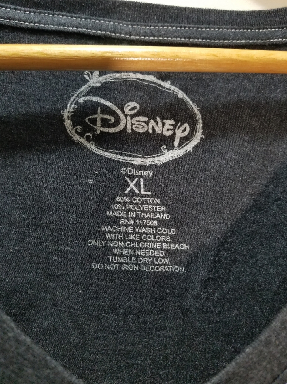 Disney Black Women's XL Short Sleeve Tee V-Neck Peter Pan Neverland Wendy - Picture 2 of 5